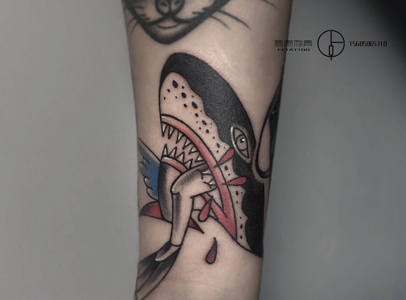 鲨鱼纹身图片_手臂Old School纹身图案