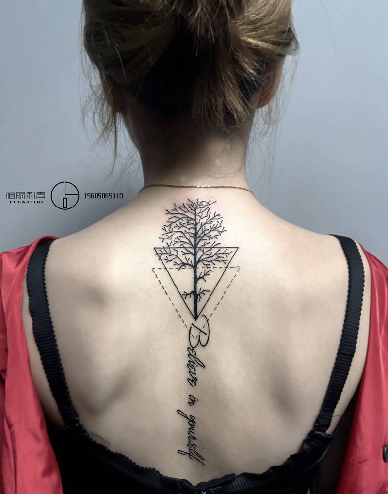 后背纹身图片_背部几何纹身图案