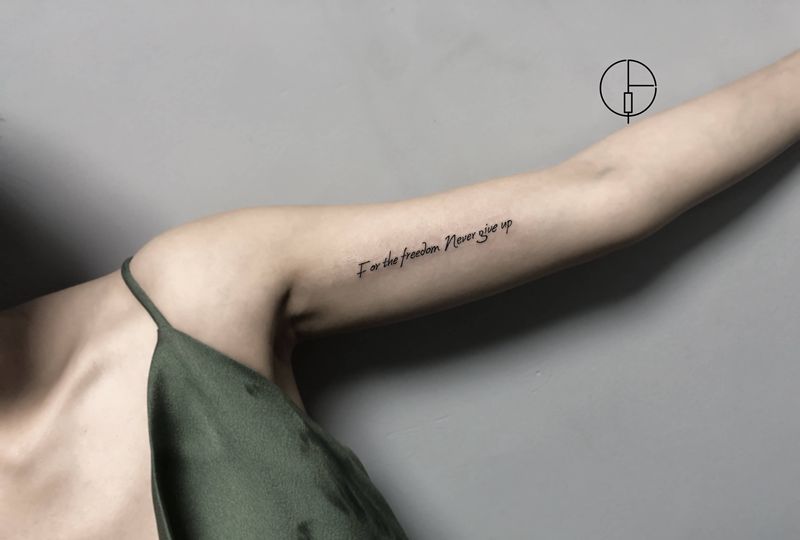 英文小图纹身图片_手臂腿部点刺纹身图案