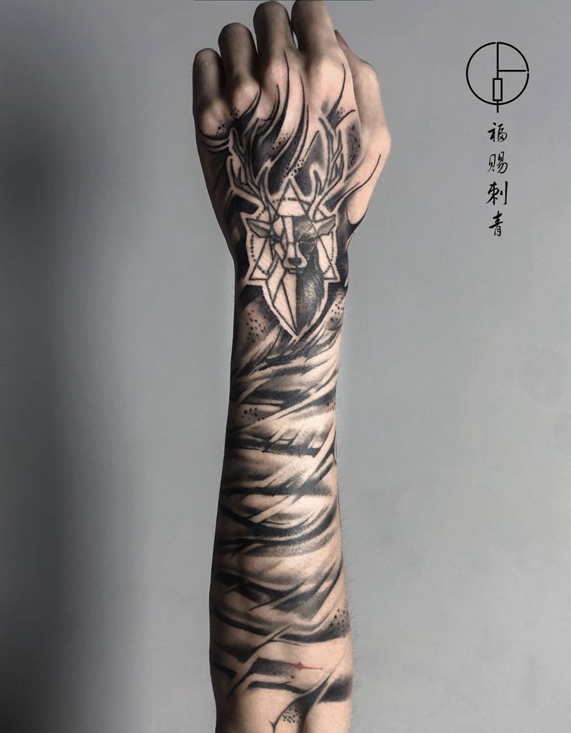 暗黑花臂纹身图片_手臂手部花体字暗黑纹身图案