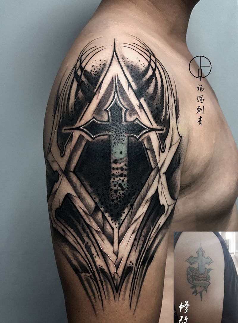 大臂花体纹身图片_手臂手部花体字纹身图案