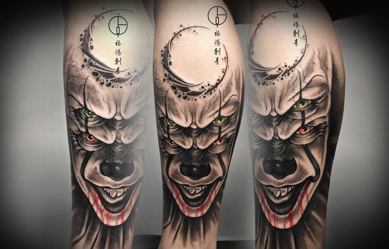 小丑纹身图片_腿部欧美写实纹身图案