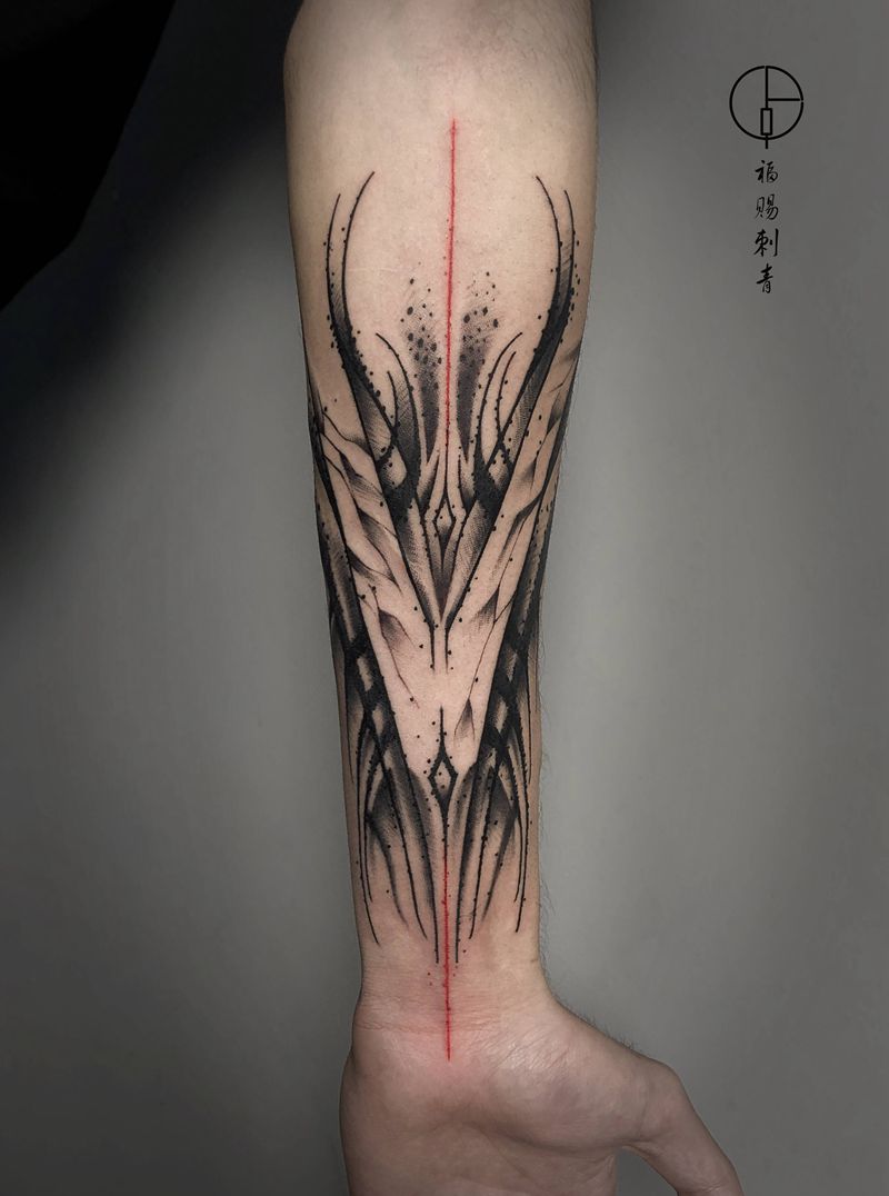 暗黑花体纹身图片_手部手臂花体字点刺纹身图案