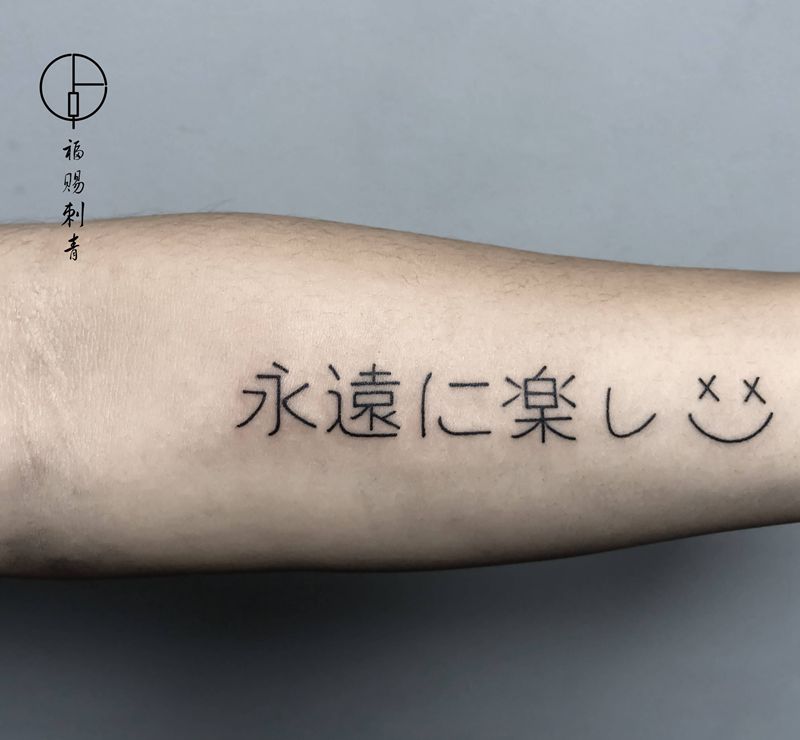 小字纹身图片_手臂手部点刺几何纹身图案