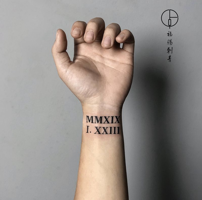 罗马数字纹身图片_手部手臂几何点刺纹身图案