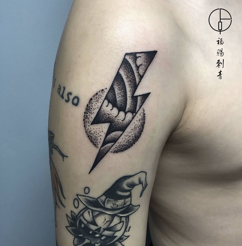 点刺纹身图片_手部手臂Old School点刺纹身图案