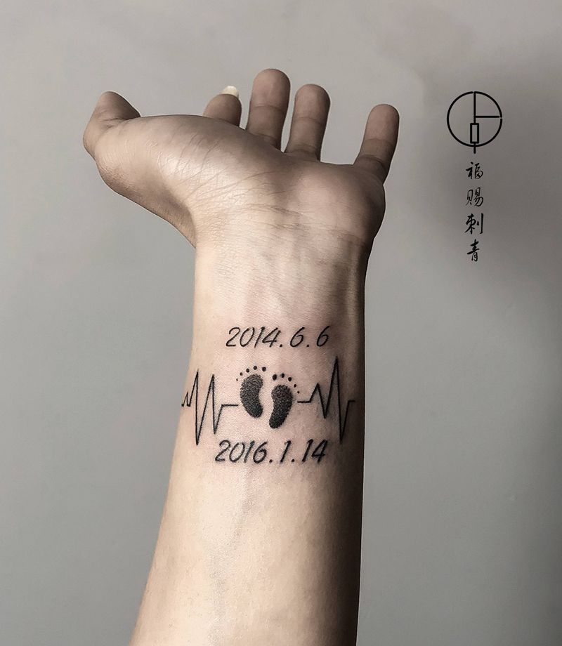 生日纹身图片_手部手臂几何点刺纹身图案