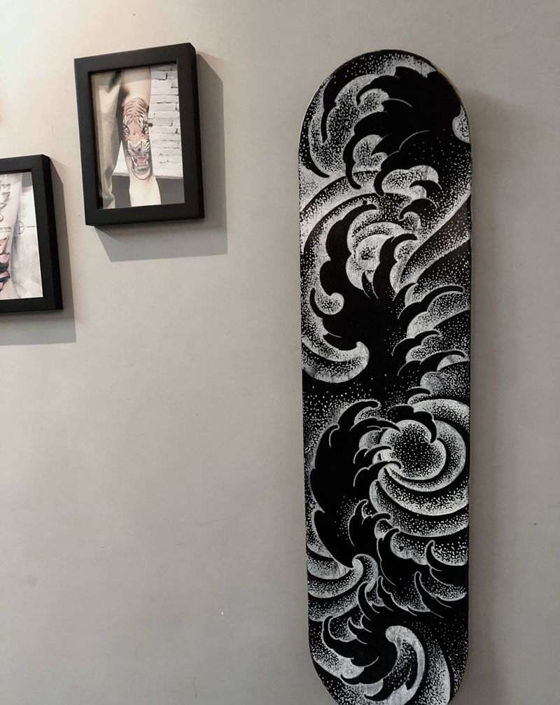 水浪纹身图片_手部手臂点刺新传统纹身图案