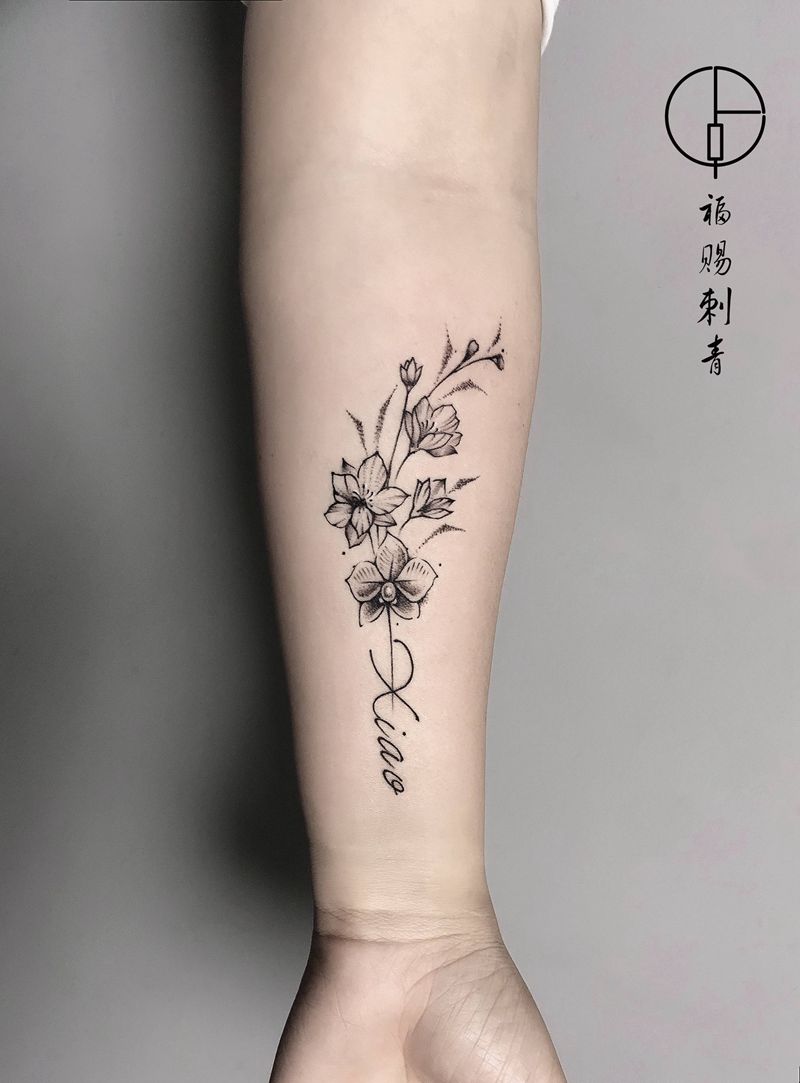 花卉纹身图片_手臂手部点刺几何纹身图案