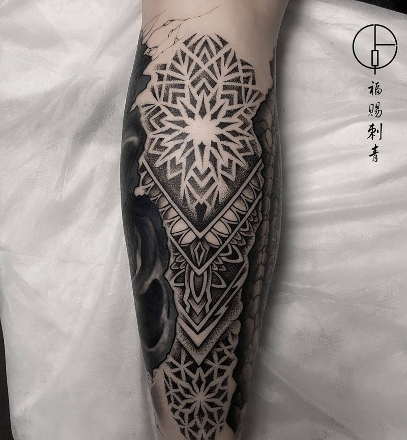 点刺纹身图片_腿部脚部点刺几何纹身图案
