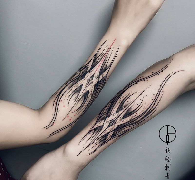 情侣纹身图片_手臂手部花体字点刺纹身图案