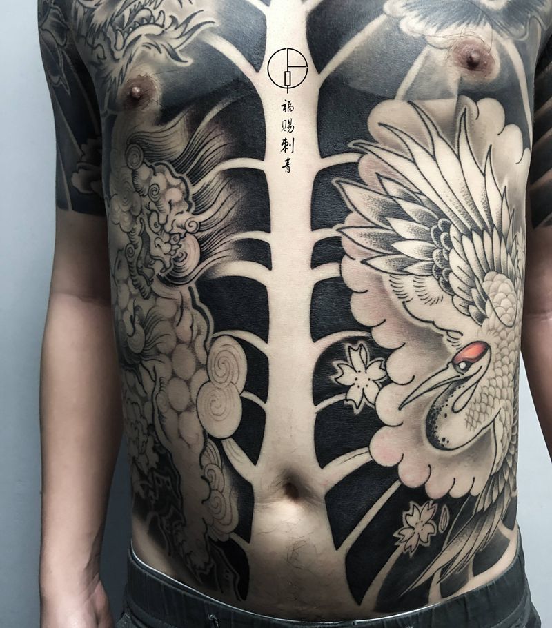 未完开衫纹身图片_胸部腹部老传统新传统纹身图案