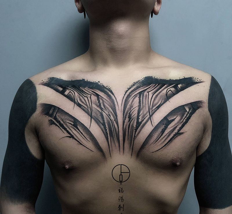 暗黑花胸纹身图片_胸部背部点刺花体字纹身图案