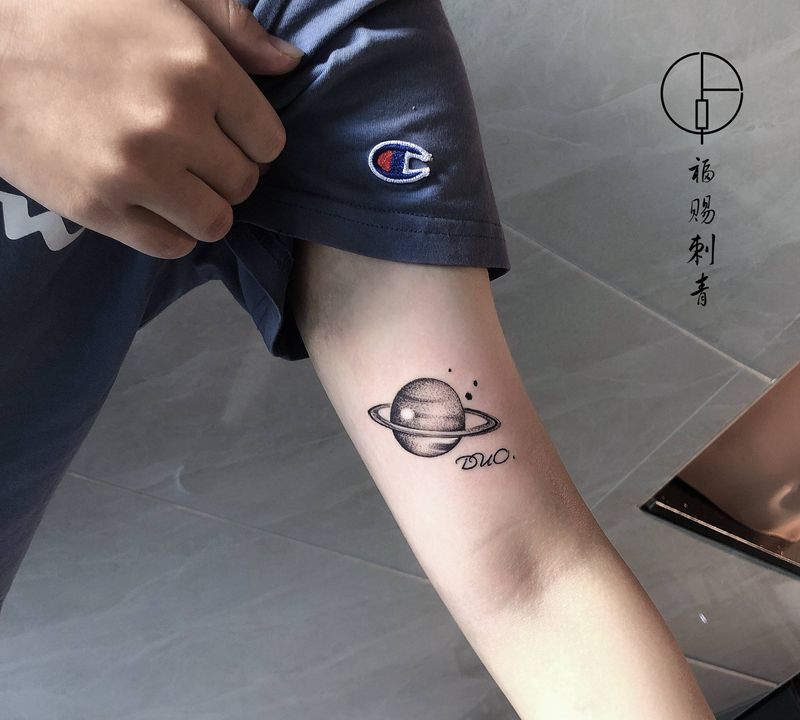 星球纹身图片_手臂手部点刺几何纹身图案