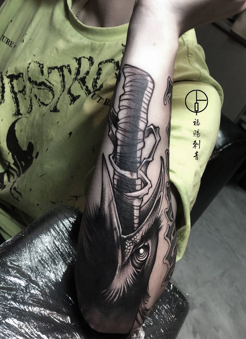 遮盖纹身图片_手臂手部点刺欧美写实纹身图案