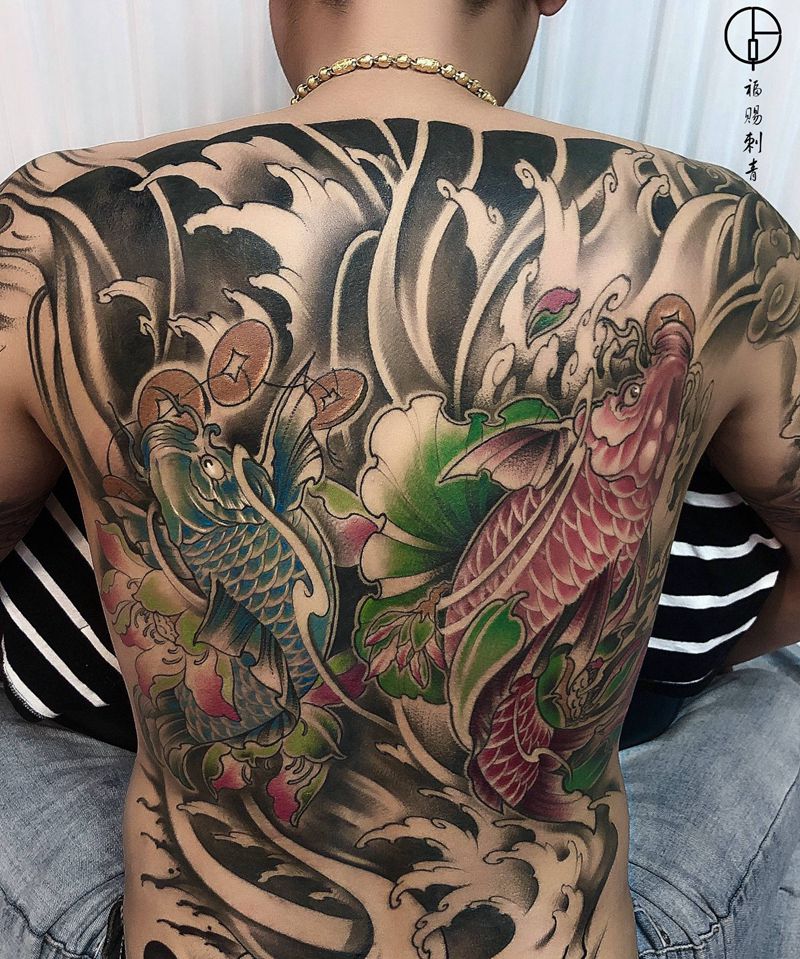 锦鲤纹身图片_背部胸部新传统老传统纹身图案