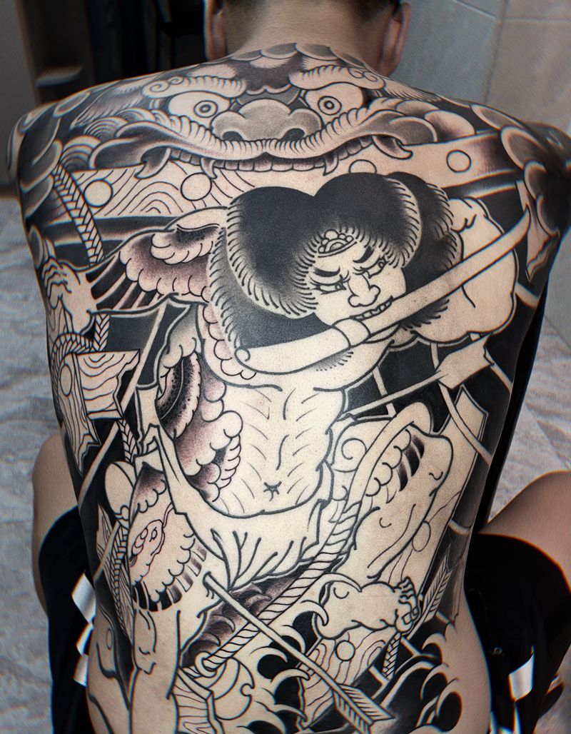 张顺纹身图片_背部腰部老传统纹身图案