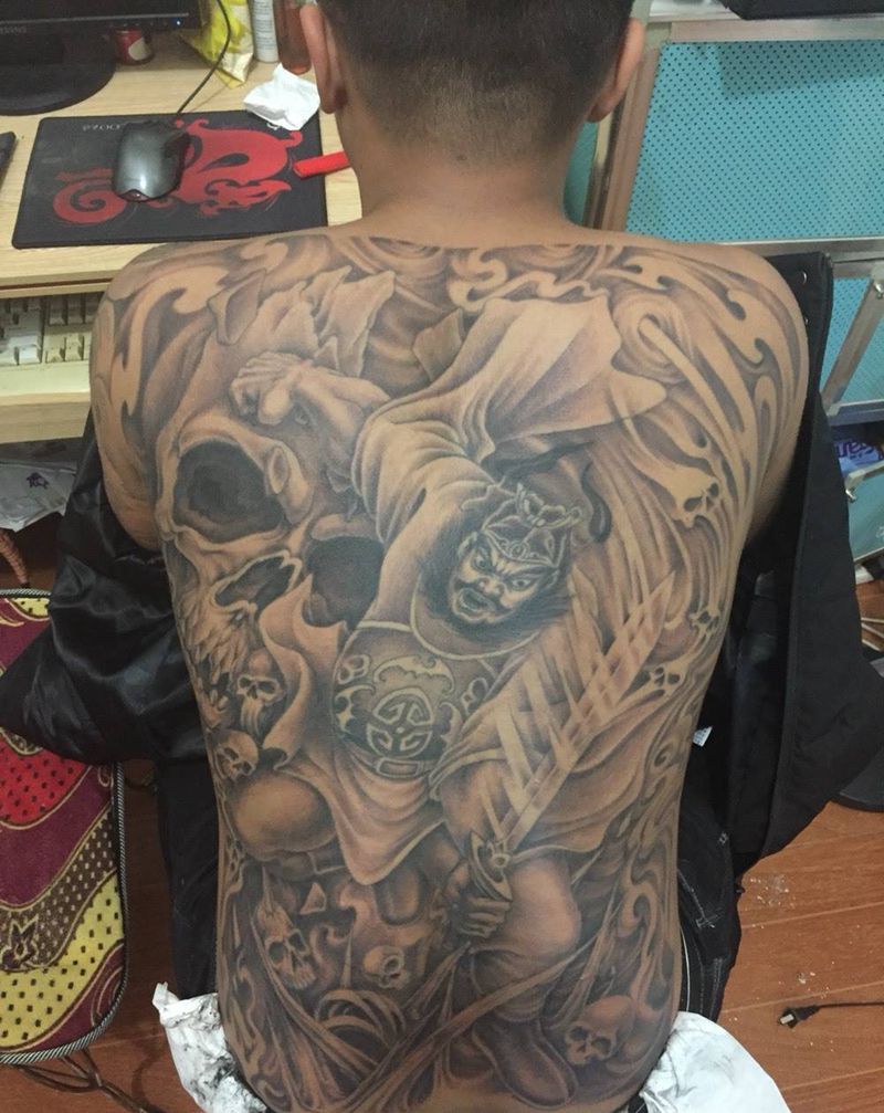 钟馗斩鬼纹身图片_成品背部传统人物鬼神纹身图案