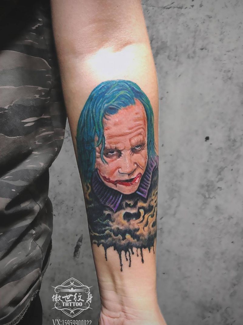 小丑纹身图片_手臂水彩小丑纹身图案