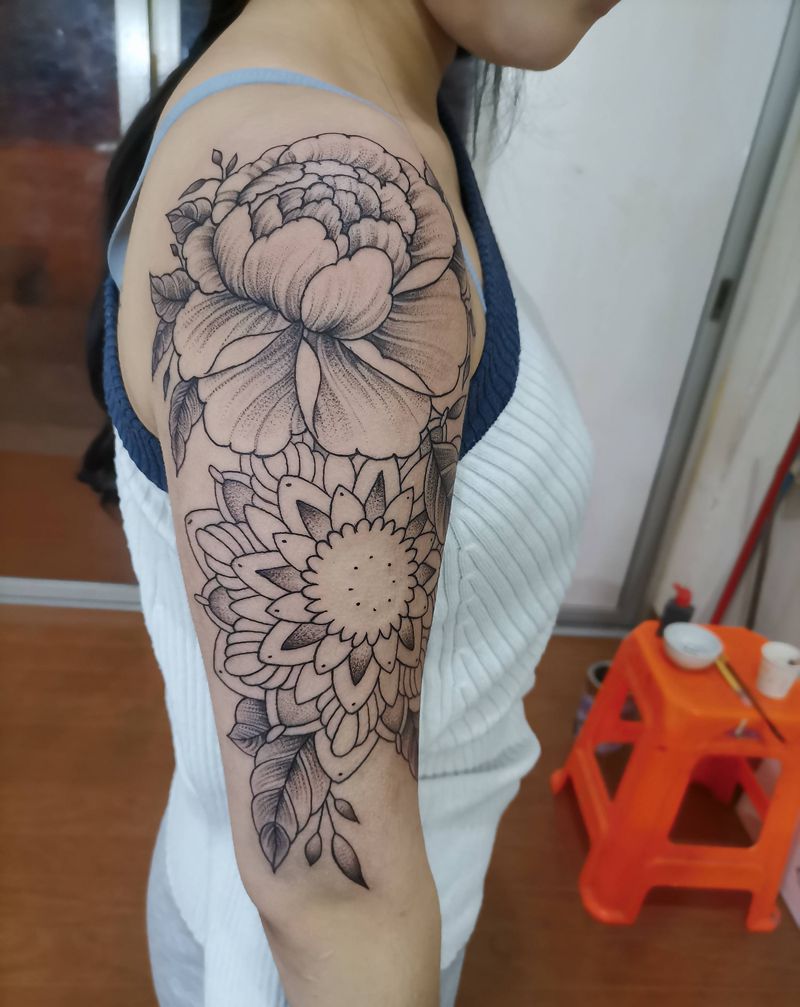 花纹身图片_手臂点刺图腾纹身图案