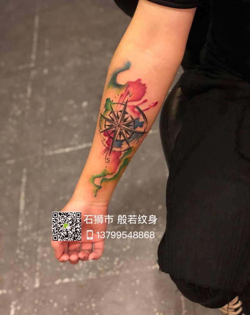 水彩指南针纹身图片
