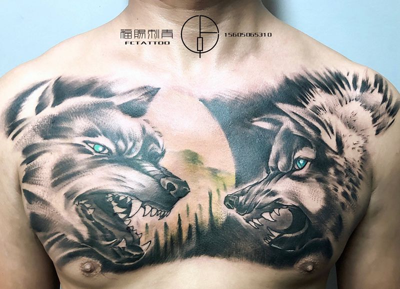 胸前双狼纹身图片