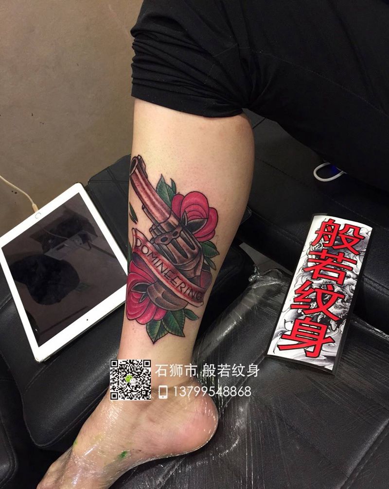 枪玫瑰纹身纹身图片