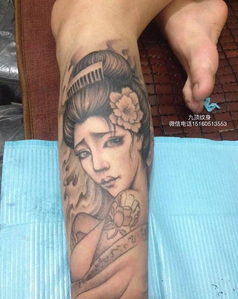 花妓纹身图片_传统成品腿部人物纹身图案