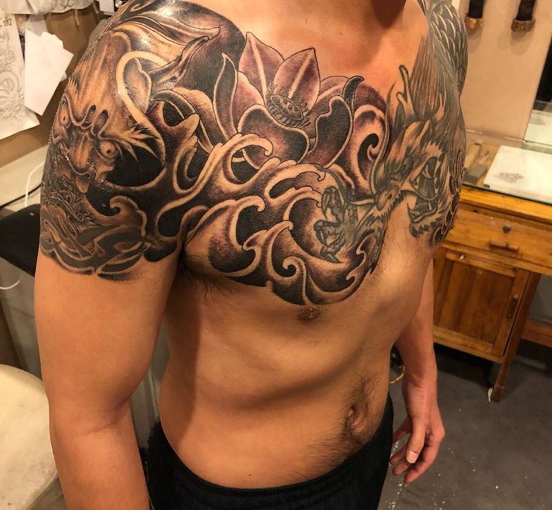 披肩龙添加半胛纹身图片