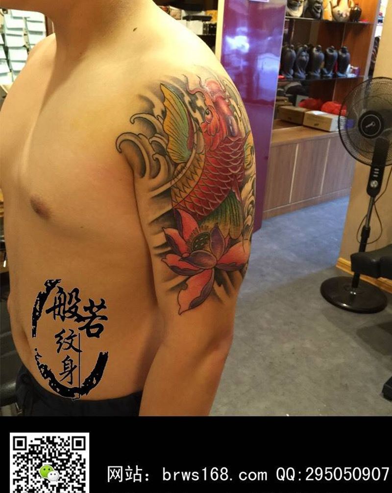 彩色锦鲤纹身图片_成品手臂传统动物纹身图案