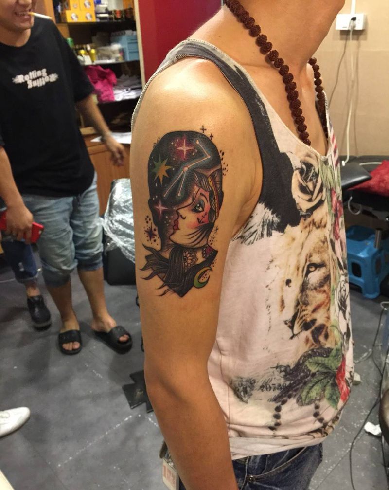 星空人头纹身图片_成品肩部传统人物纹身图案