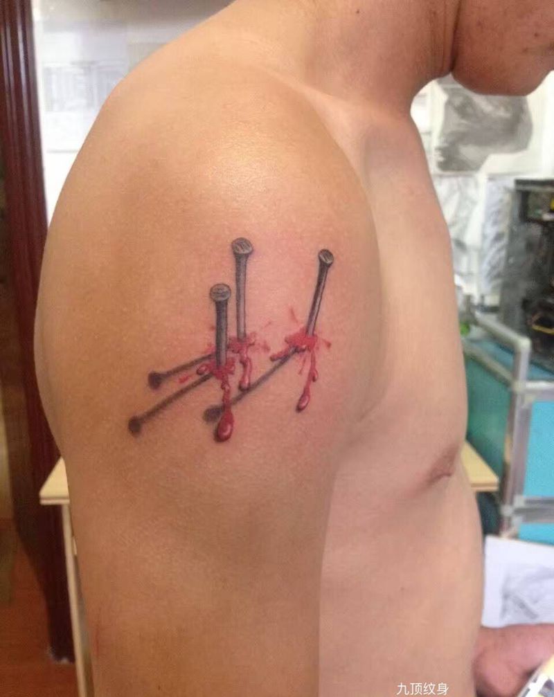 三钉纹身图片_成品手臂清新写实静物纹身图案