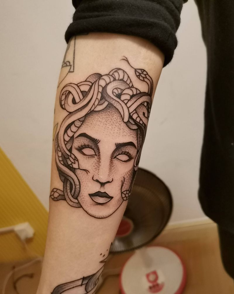 绝死凝视纹身图片_手臂新传统纹身图案