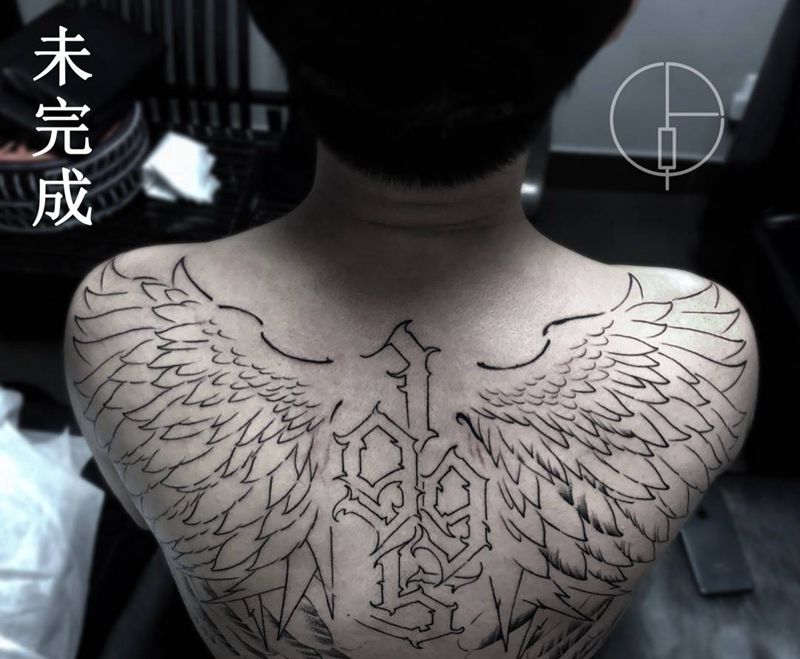 翅膀未完成纹身图片
