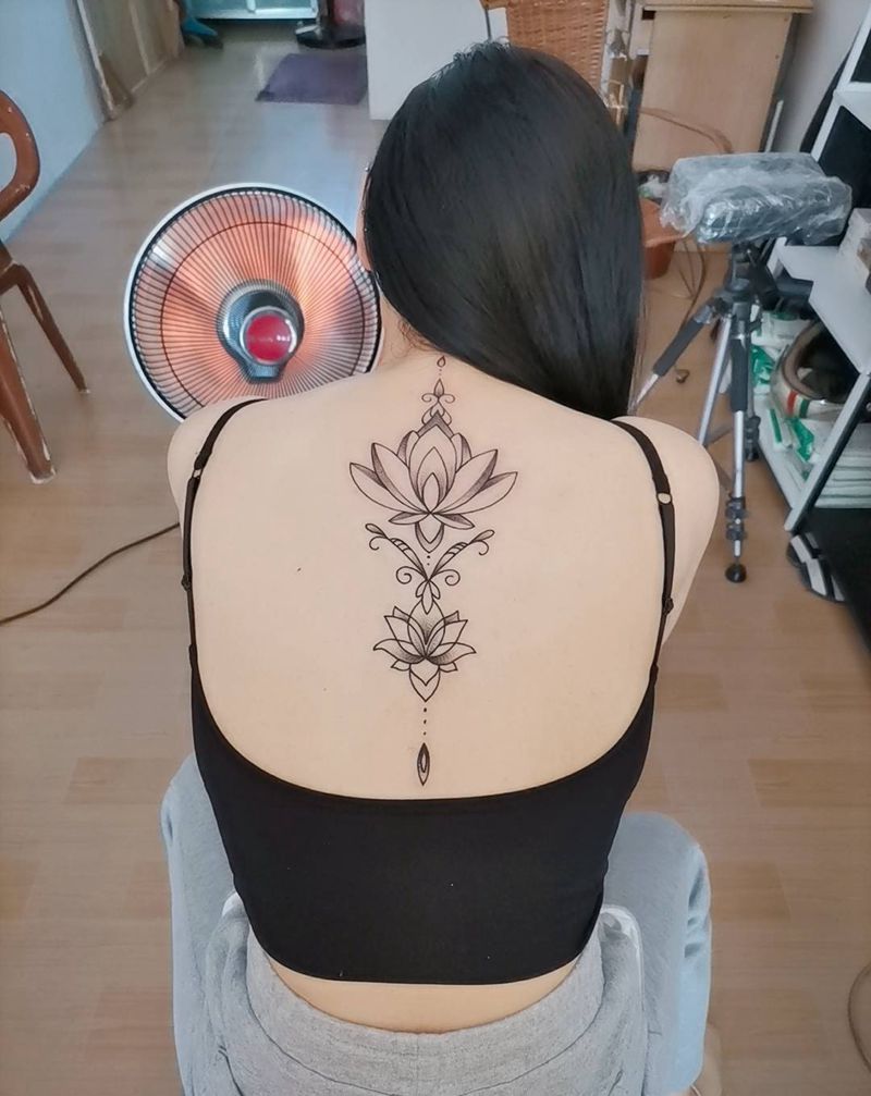 素花纹身图片_背部几何纹身图案