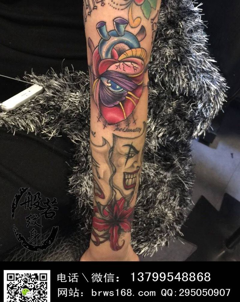 受伤的心纹身图片_手部纹身图案