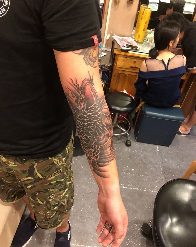 鲤鱼遮盖旧图纹身图片