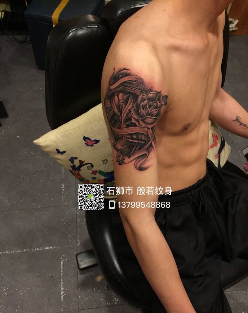 沙漏玫瑰纹身图片
