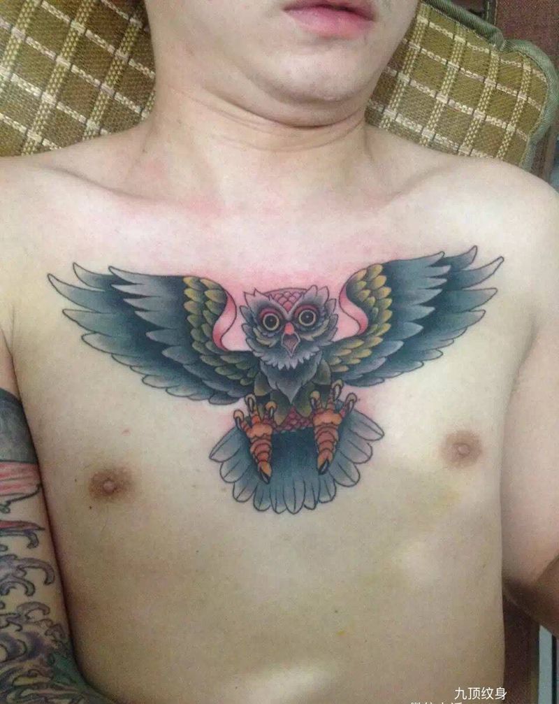 猫头鹰纹身图片_欧美胸部成品动物纹身图案