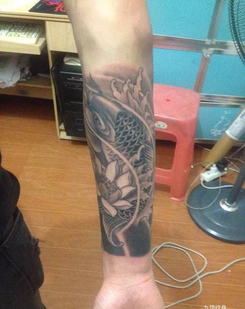 小鱼纹身图片_成品手臂传统习俗动物纹身图案
