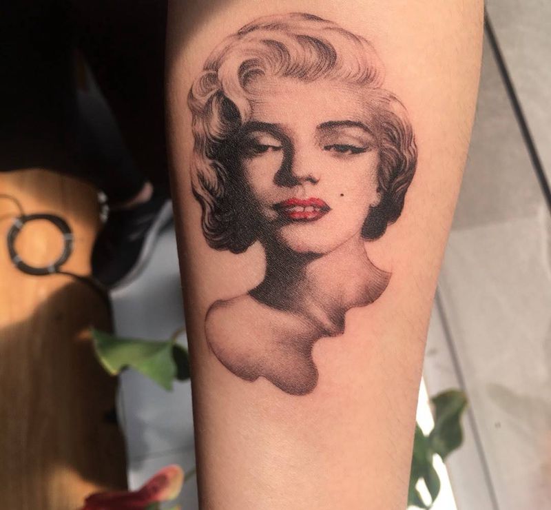 梦遗纹身图片_成品手臂欧美人物纹身图案