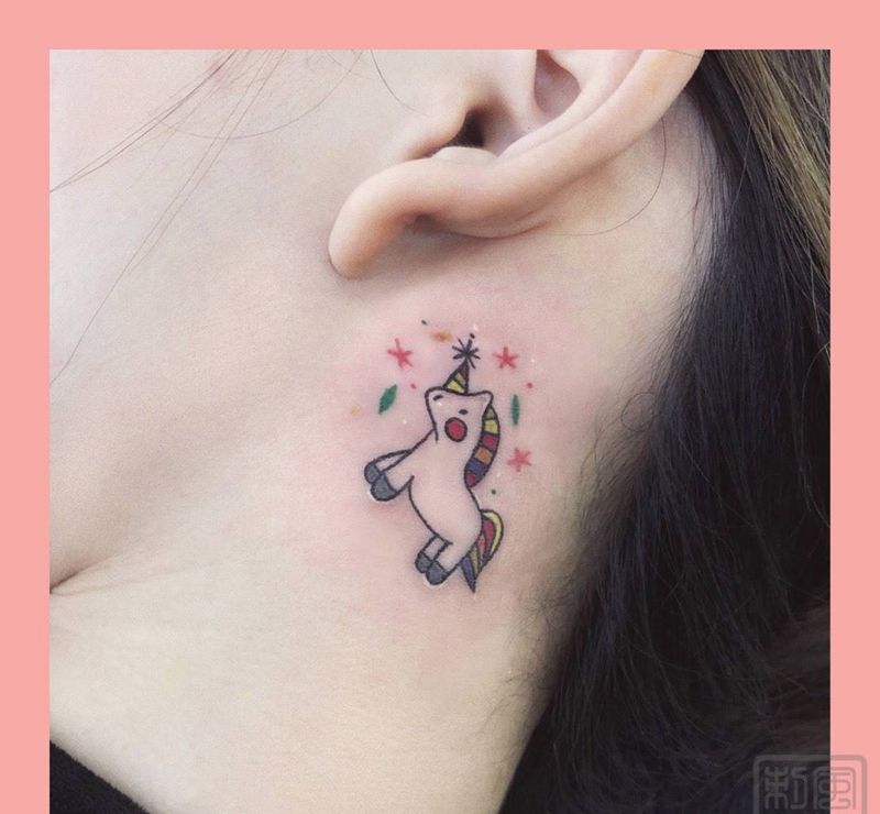 独角兽纹身图片_颈部水彩卡通可爱纹身图案