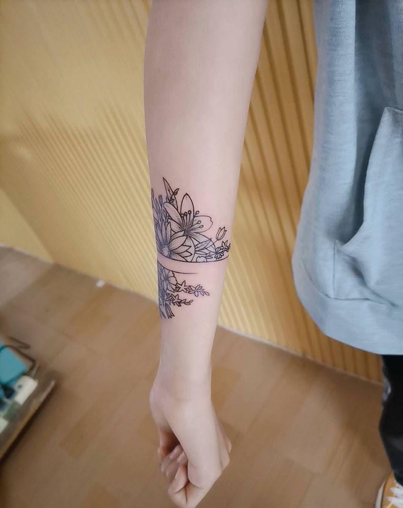 素花纹身图片_手臂点刺新传统纹身图案