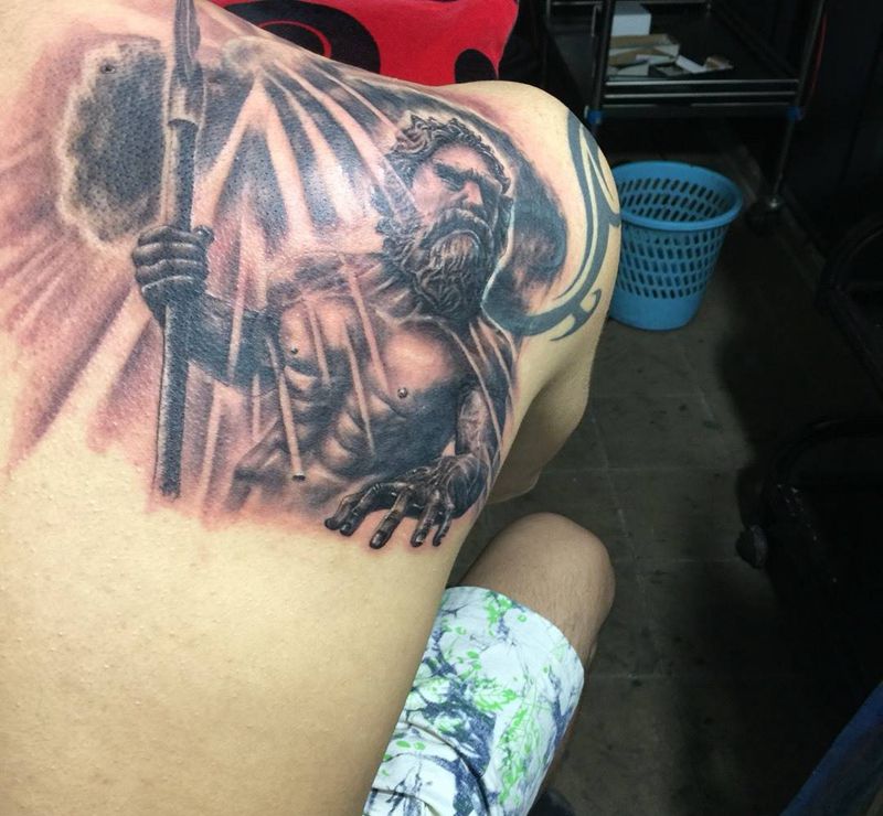 海神波赛冬纹身图片_欧美写实人物成品纹身图案