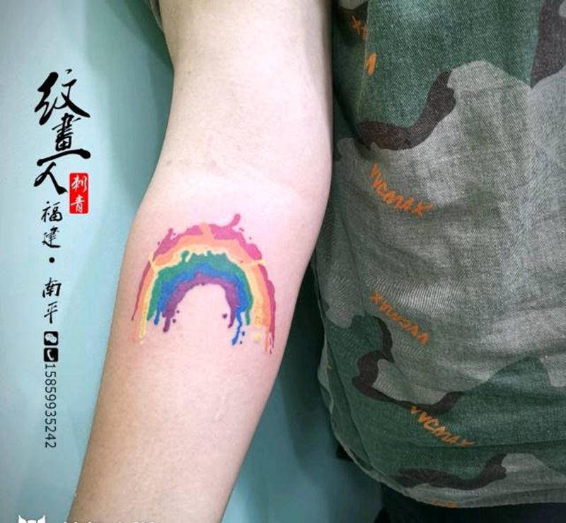 彩虹纹身图片_手臂纹身图案