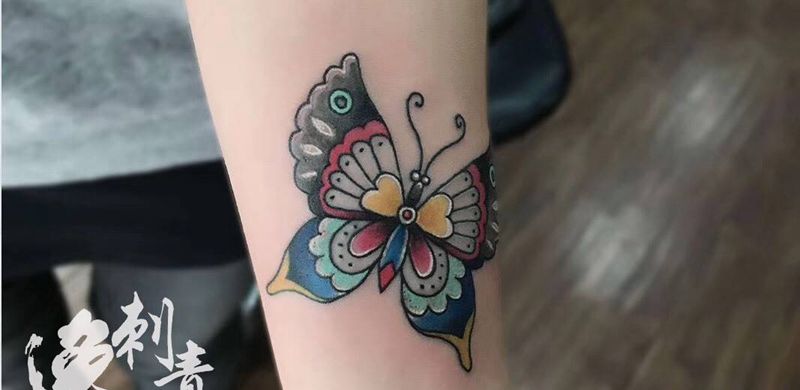 彩色蝴蝶纹身图片