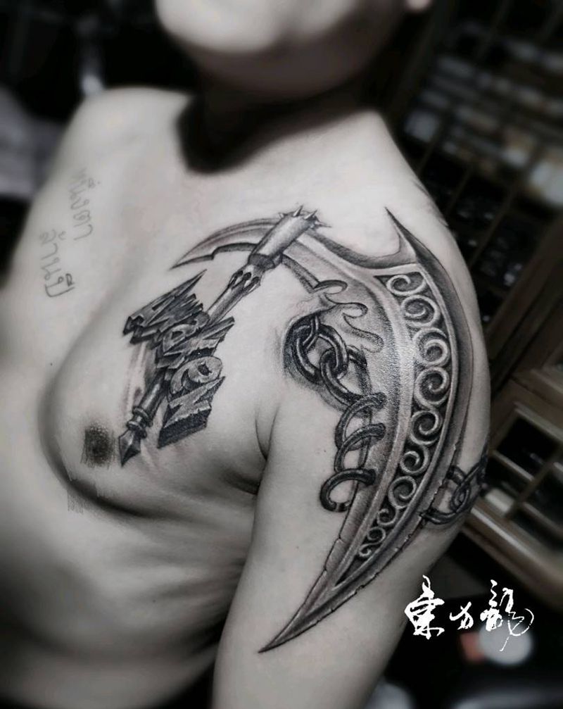 镰刀纹身纹身图片_肩部胸部死神镰刀铁链纹身图案