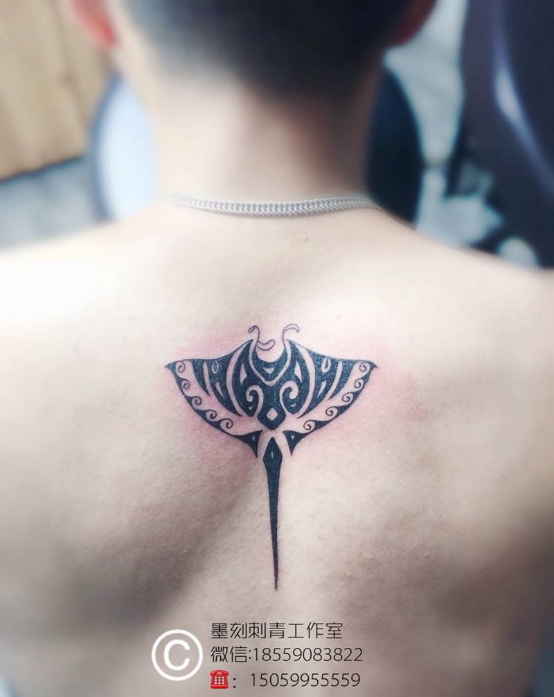 魔鬼鱼纹身图片_成品背部欧美图腾纹身图案