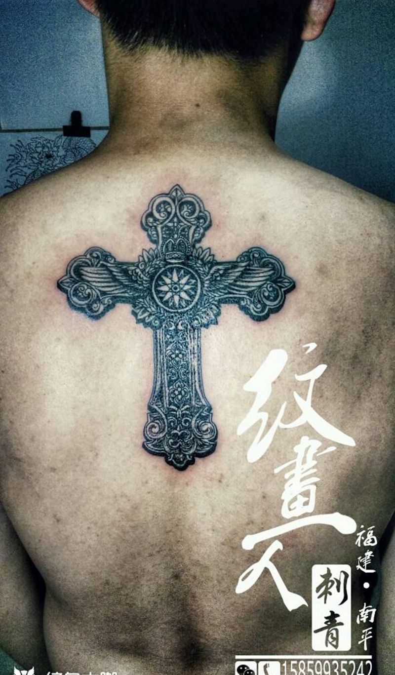 十字架纹身图片_背部欧美宗教成品纹身图案