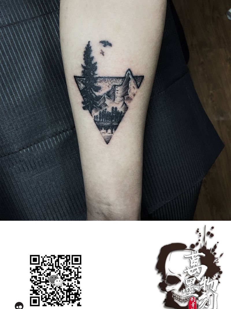 小臂几何纹身图片_手臂几何点刺纹身图案